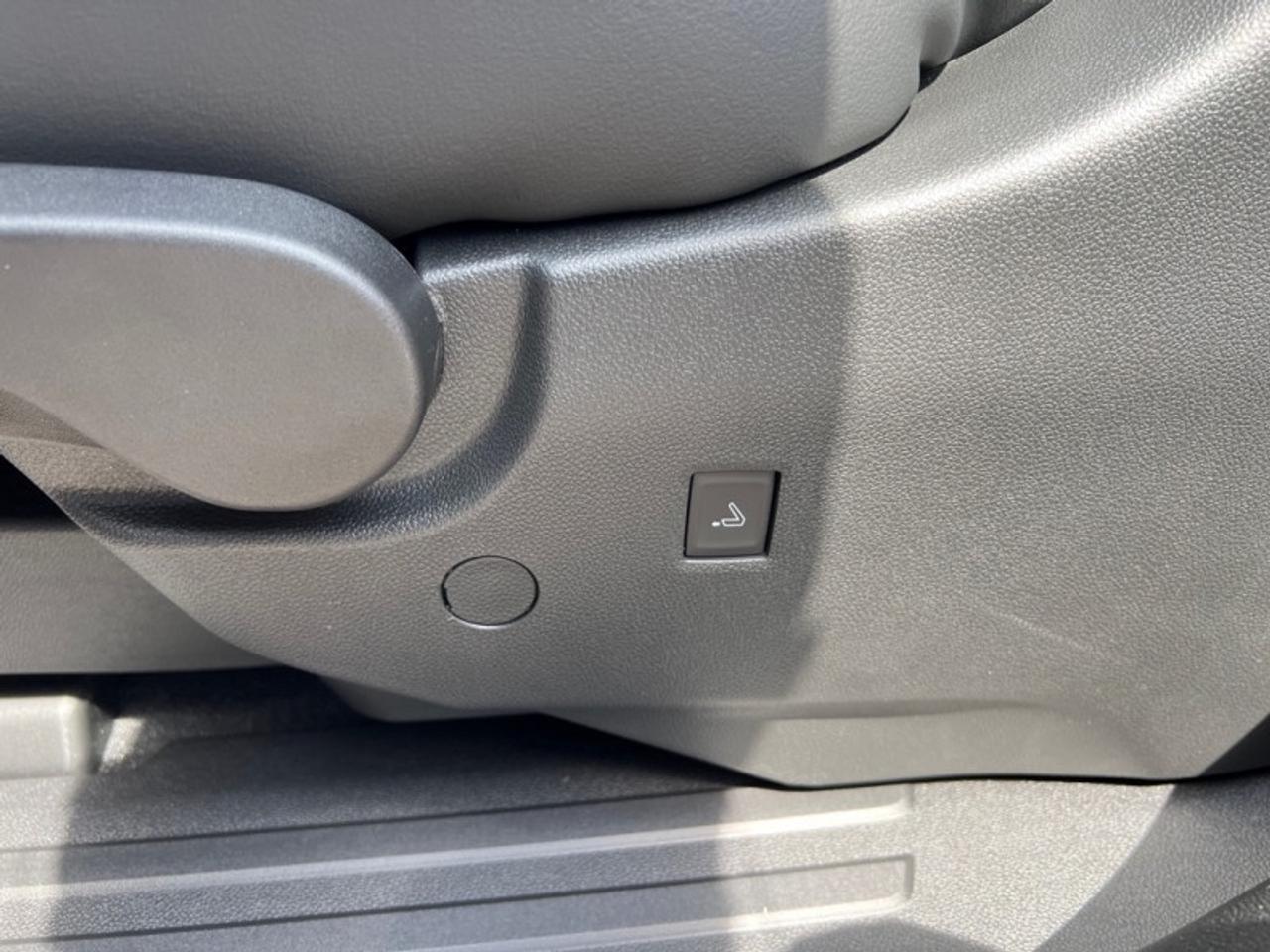 2025 Buick Enclave Avenir  - Leather Seats Photo