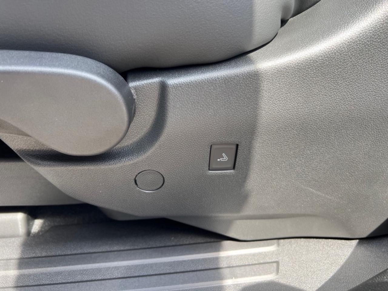 2025 Buick Enclave Avenir  - Leather Seats Photo