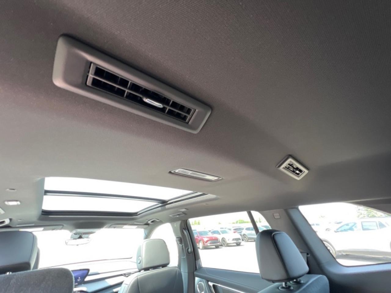 2025 Buick Enclave Avenir  - Leather Seats Photo