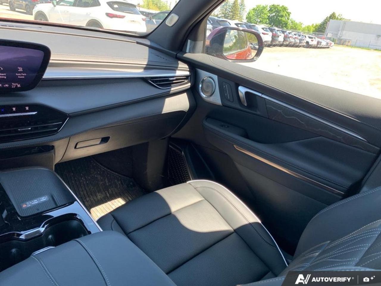 2025 Buick Enclave Avenir  - Leather Seats Photo