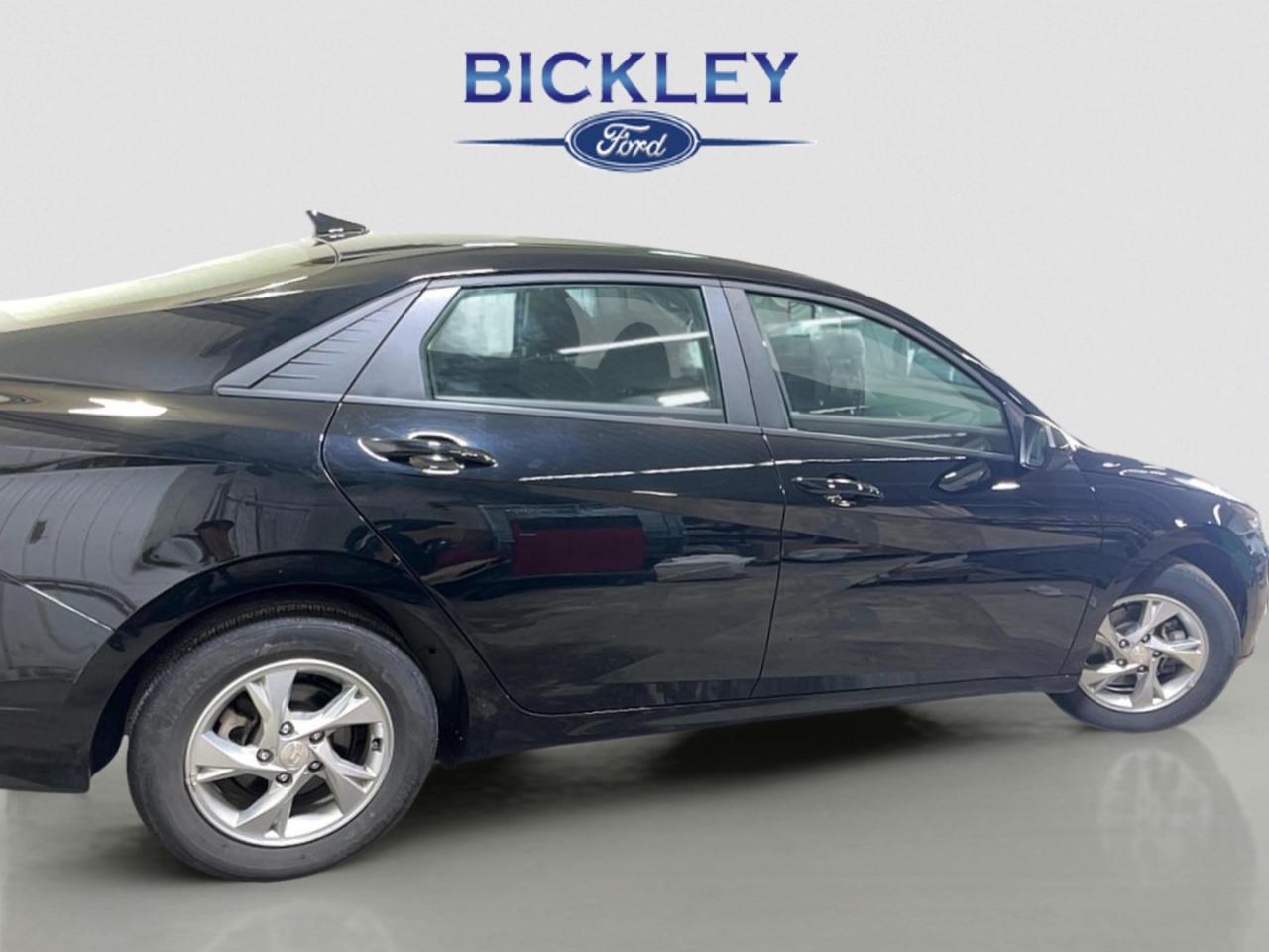 2022 Hyundai Elantra SEL Photo2