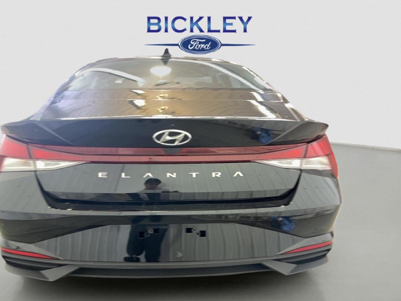 2022 Hyundai Elantra SEL Photo3