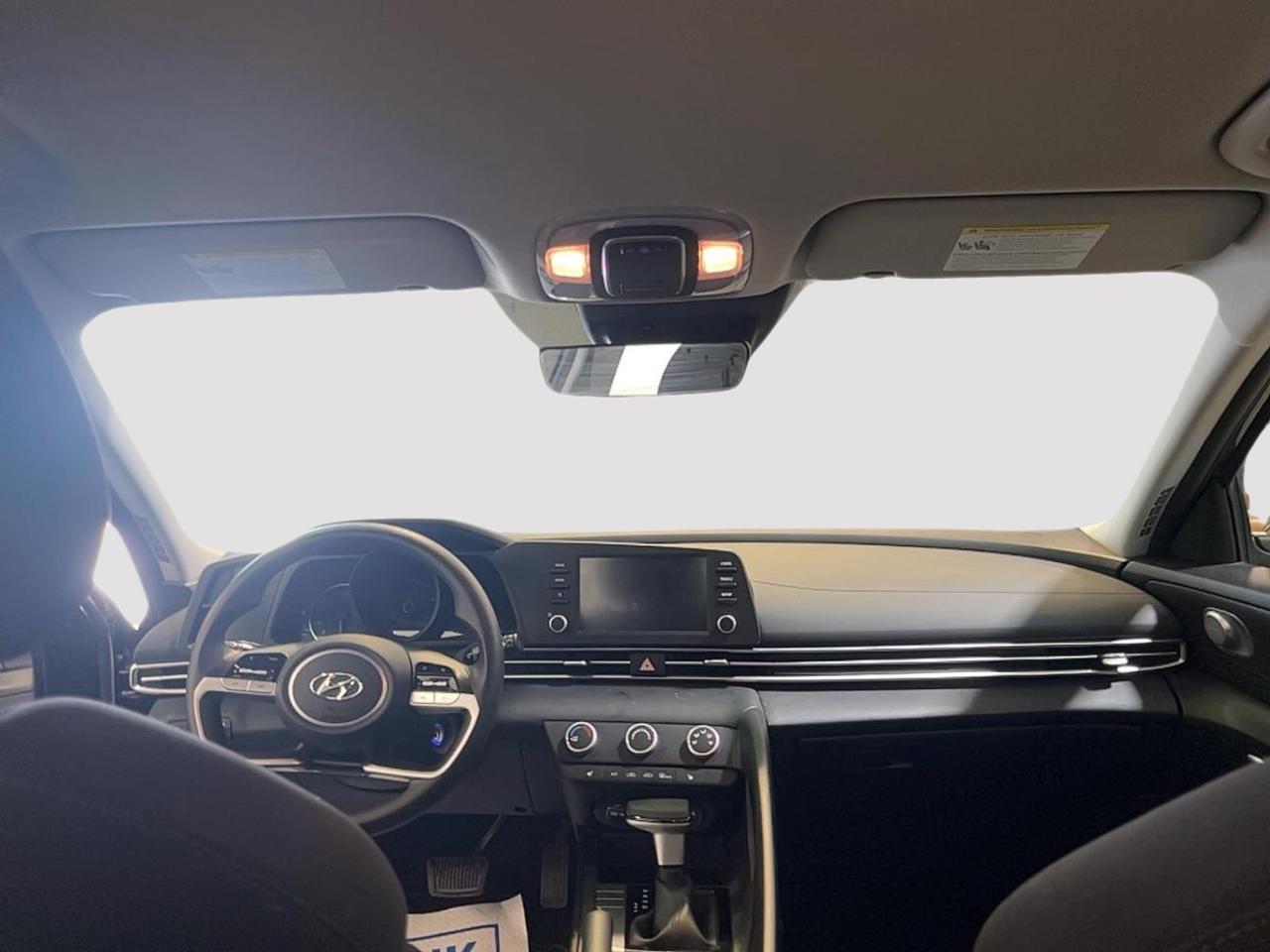 2022 Hyundai Elantra SEL Photo