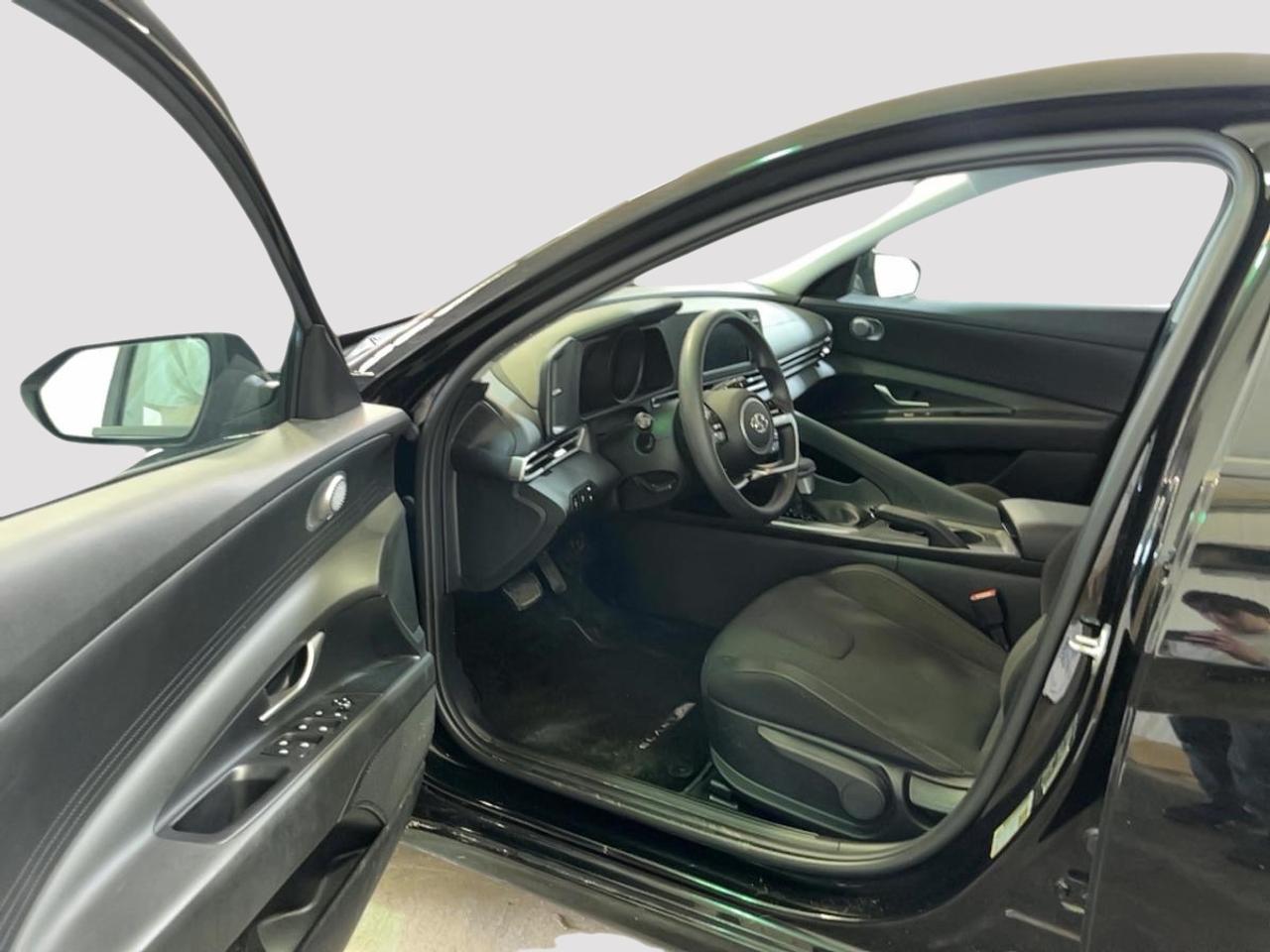 2022 Hyundai Elantra SEL Photo