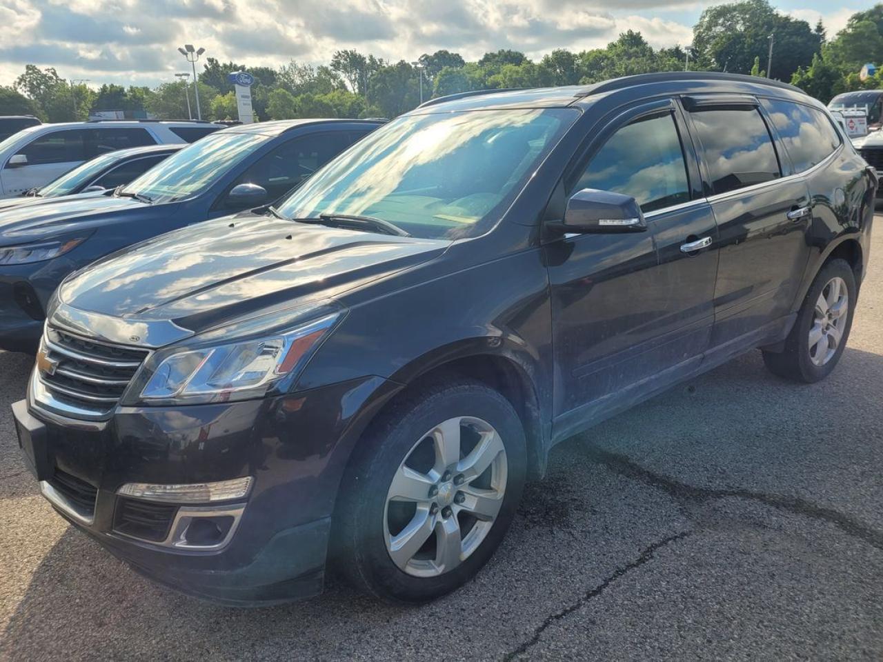 2017 Chevrolet Traverse 1LT Photo2