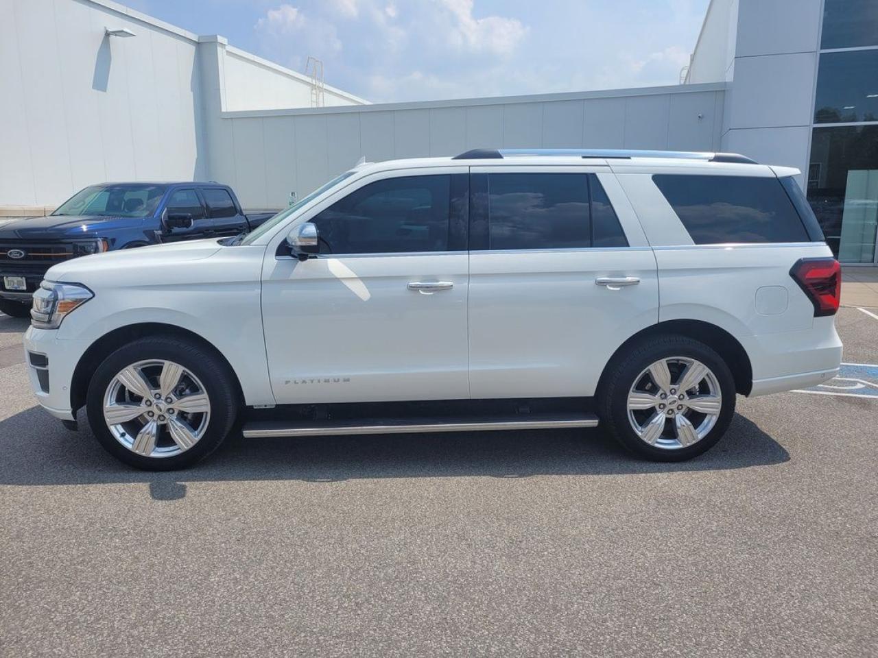 2024 Ford Expedition Platinum Photo2