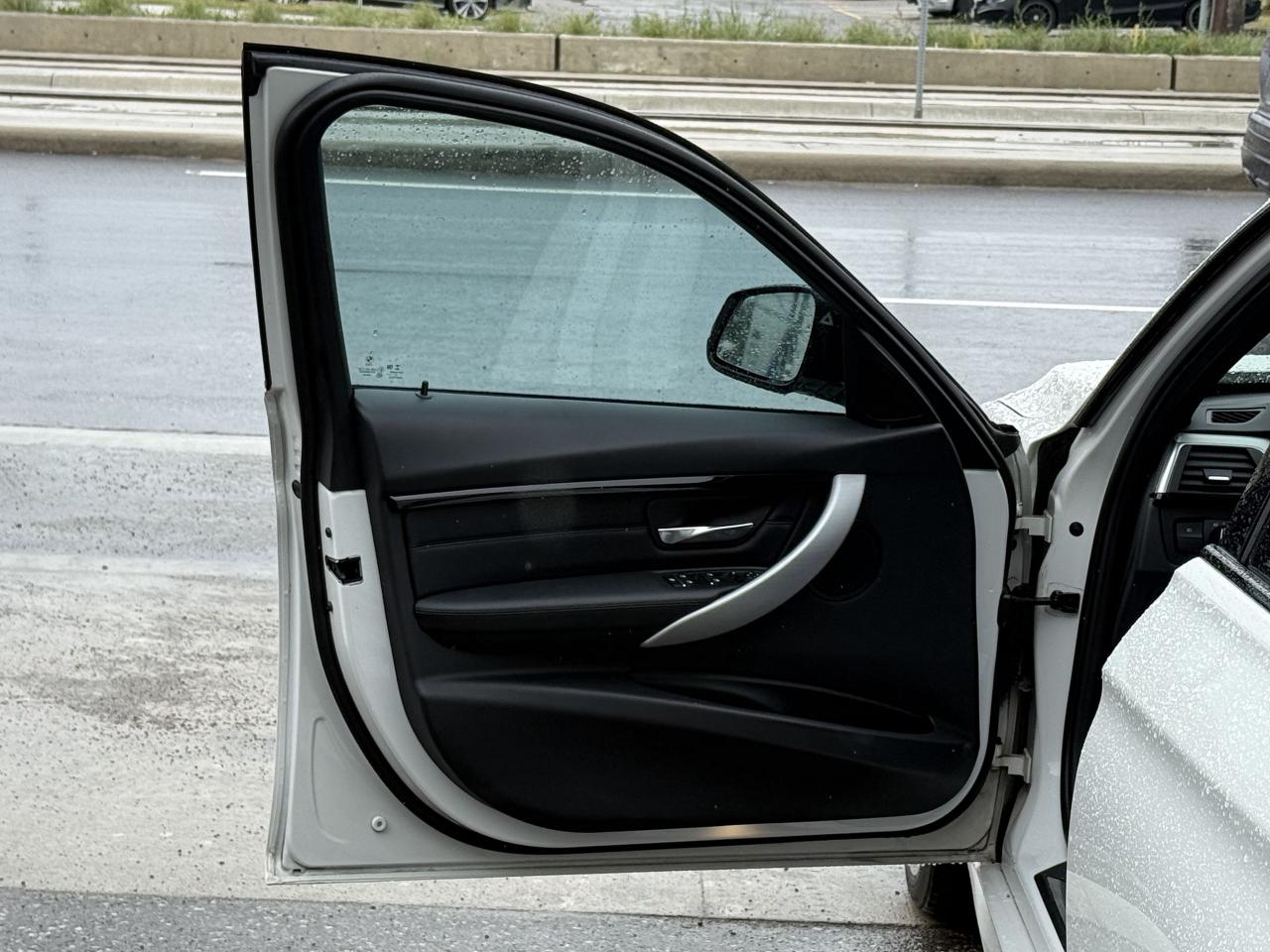 2018 BMW 3 Series 330i //M SPORT | SUNROOF | LOADED - Photo #16