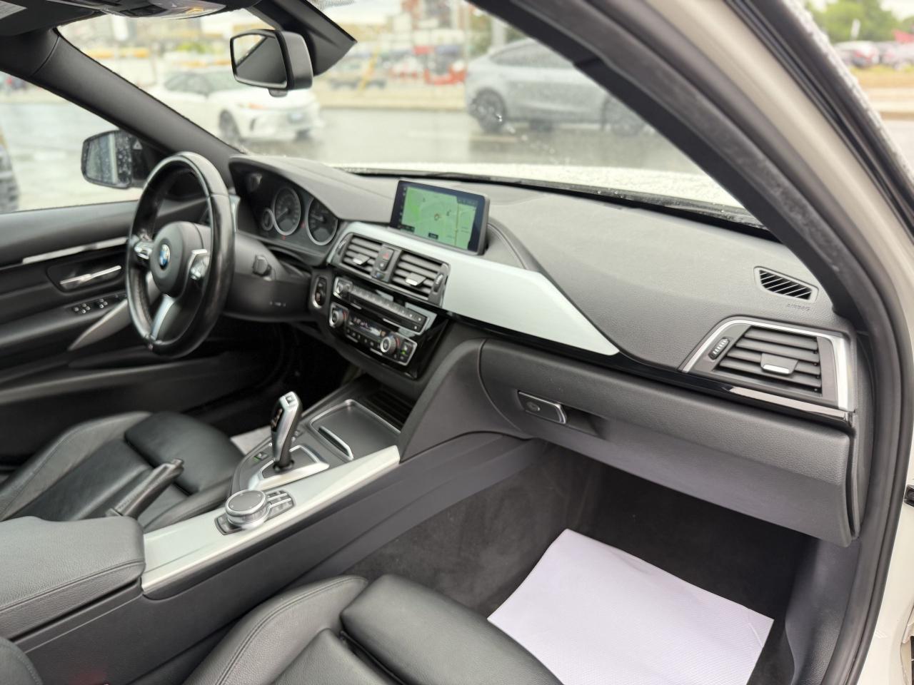 2018 BMW 3 Series 330i //M SPORT | SUNROOF | LOADED - Photo #32