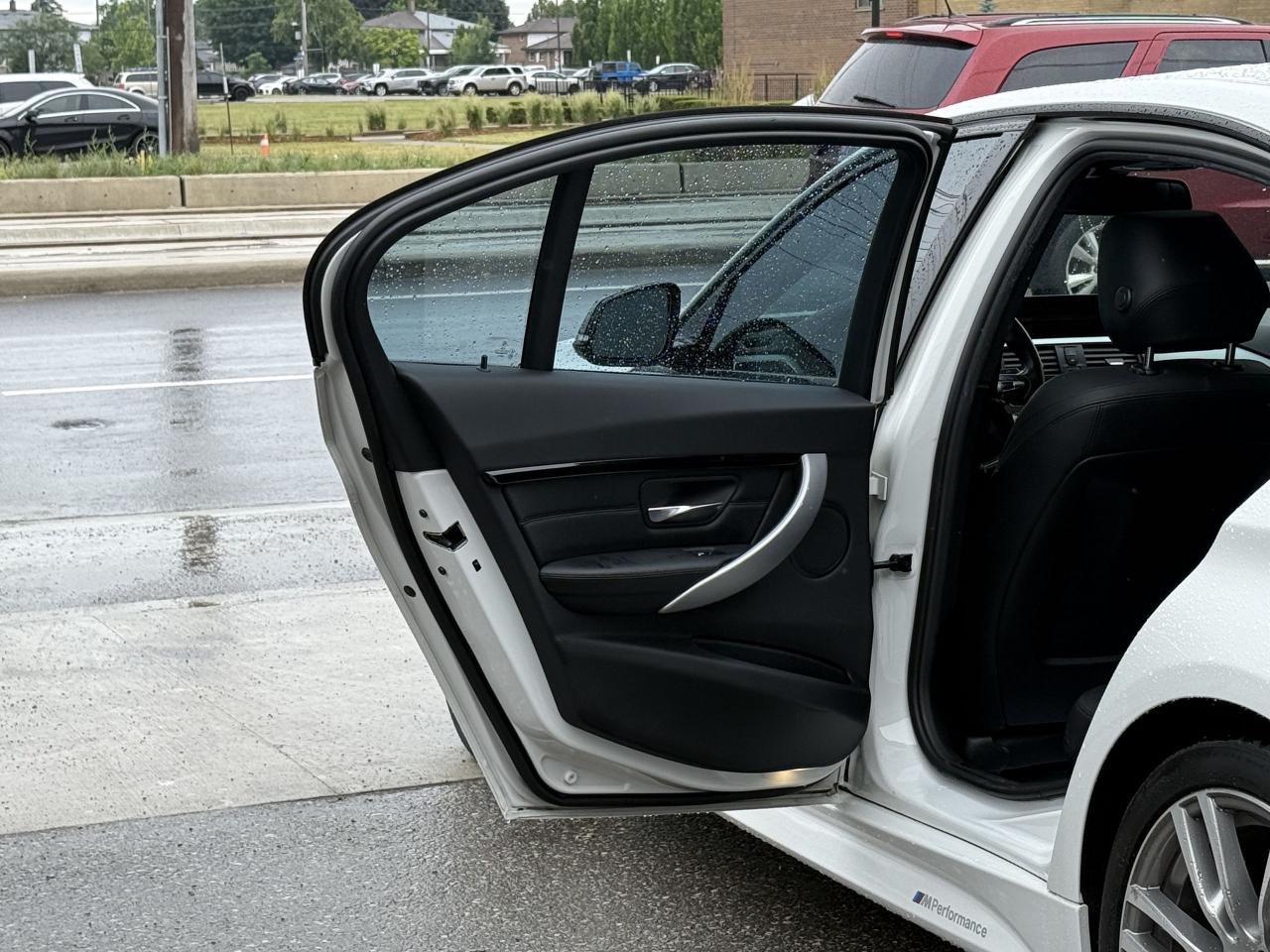 2018 BMW 3 Series 330i //M SPORT | SUNROOF | LOADED - Photo #37