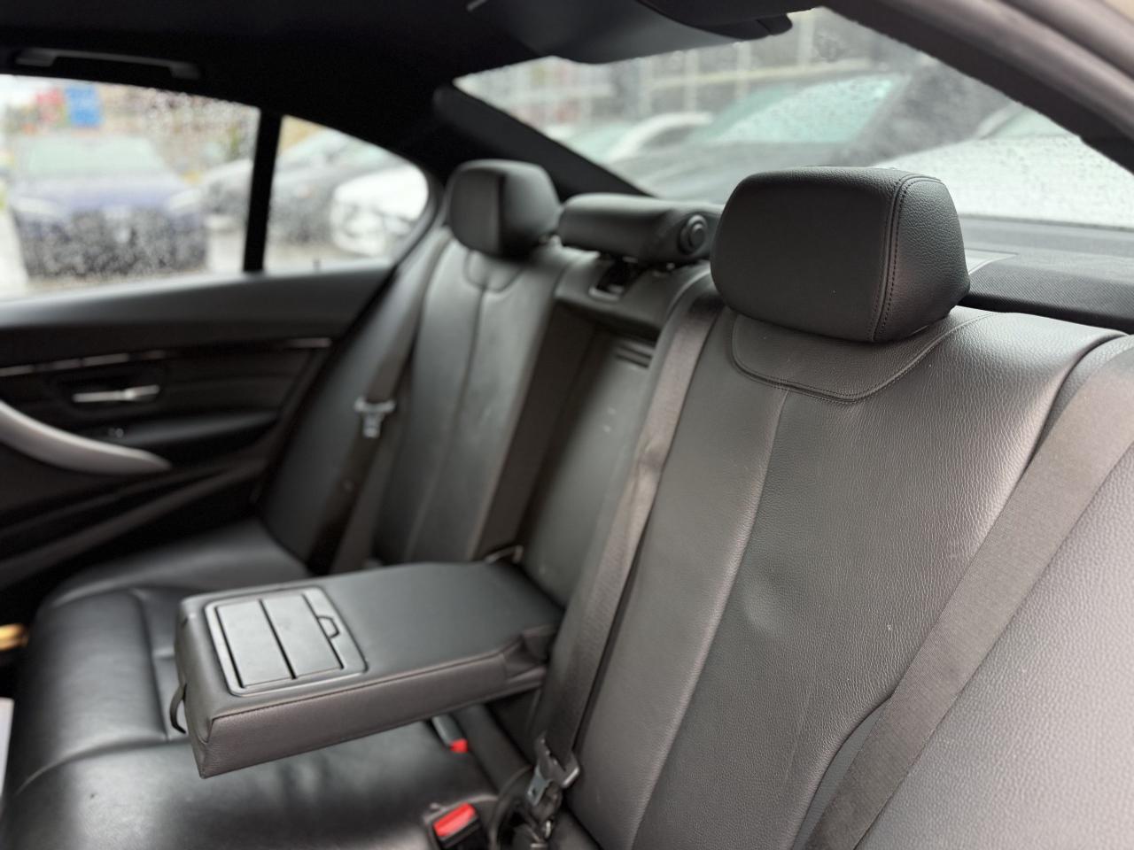 2018 BMW 3 Series 330i //M SPORT | SUNROOF | LOADED - Photo #40
