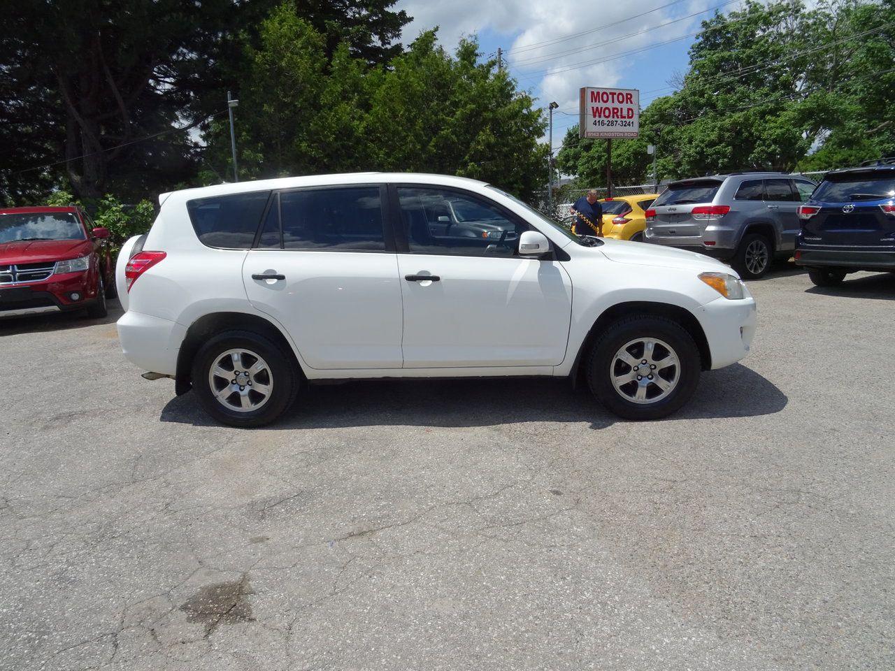2009 Toyota RAV4 BASE - Photo #5