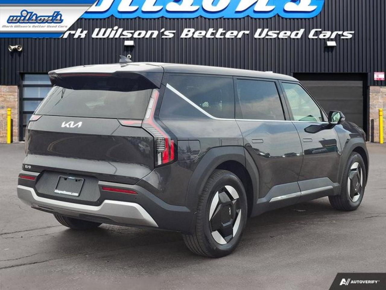 2024 Kia EV9 Wind | 3rd Row | Leather | Heated Wheel | Cooled + Heated Seats | Winter Wheels Included | and More Photo