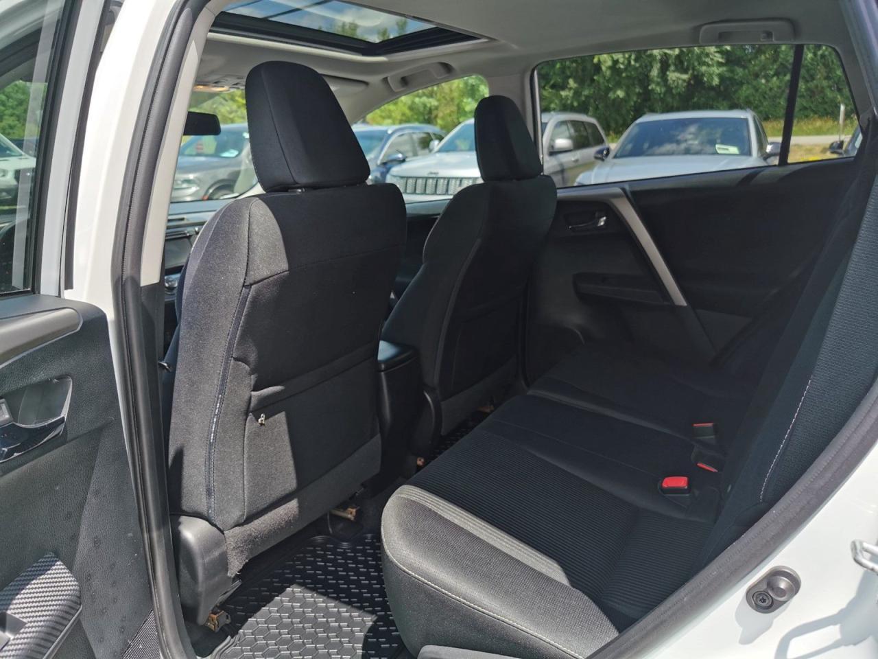 2014 Toyota RAV4 XLE AWD - Photo #14