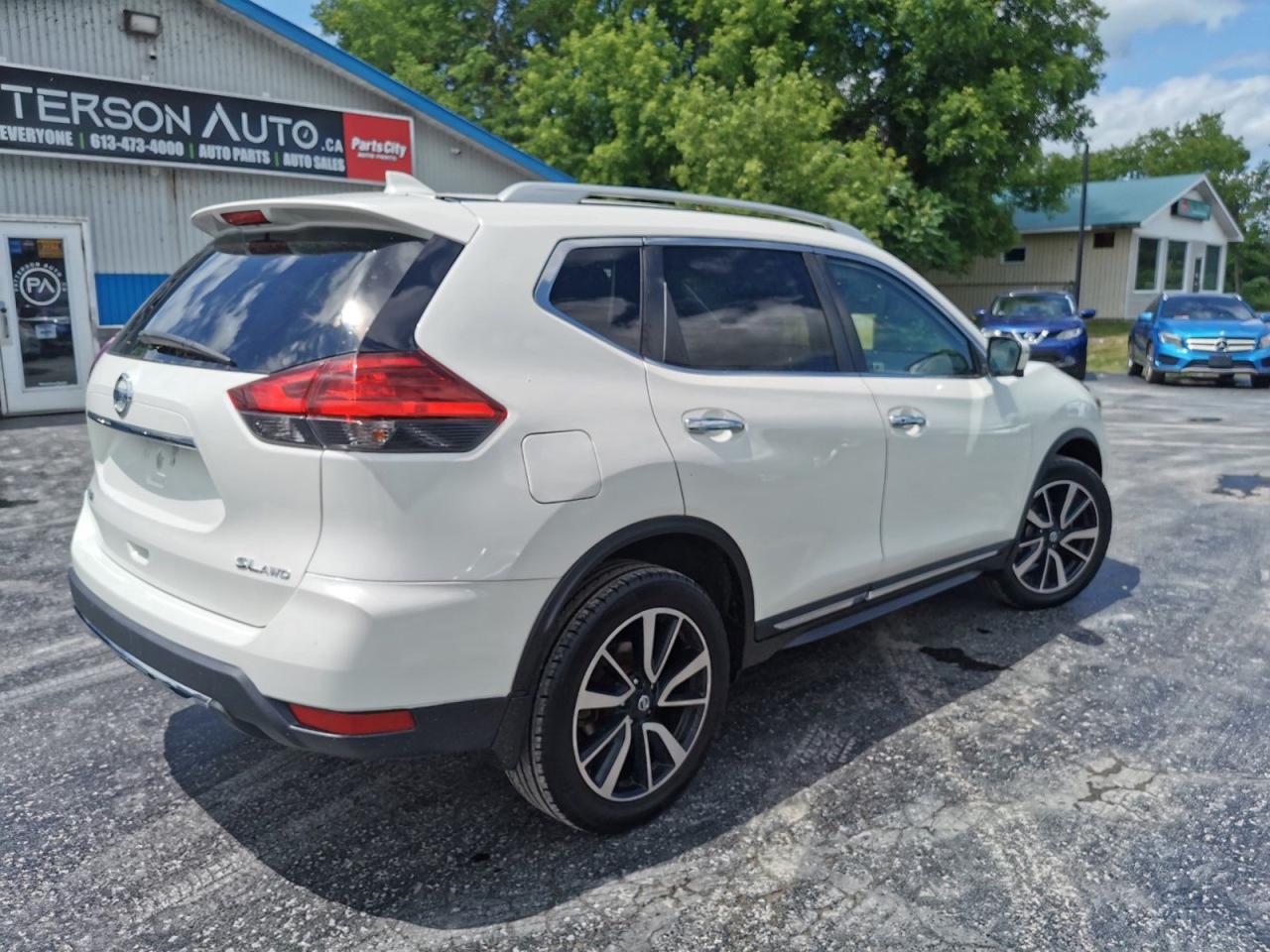 2017 Nissan Rogue SL Premium - Photo #5