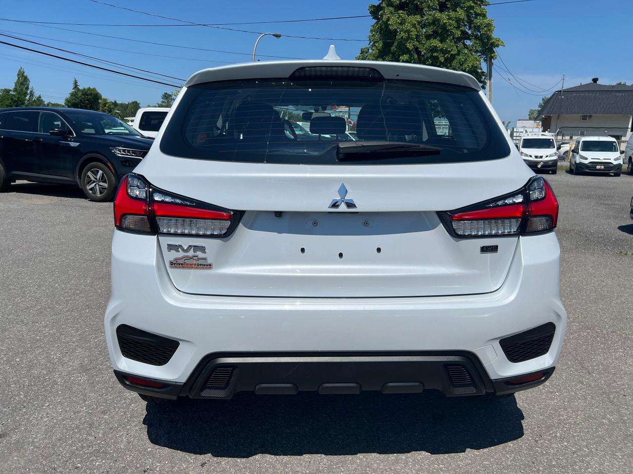 2024 Mitsubishi RVR ES AWC Photo3