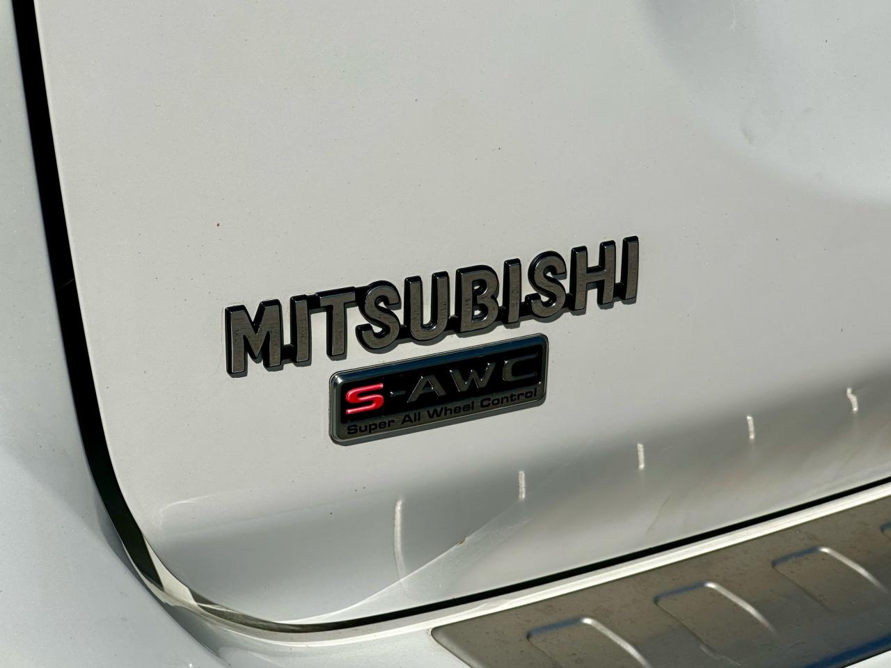 2018 Mitsubishi Outlander PHEV SE Touring - Photo #12
