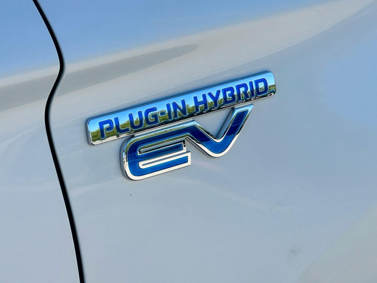 2018 Mitsubishi Outlander PHEV SE Touring - Photo #13