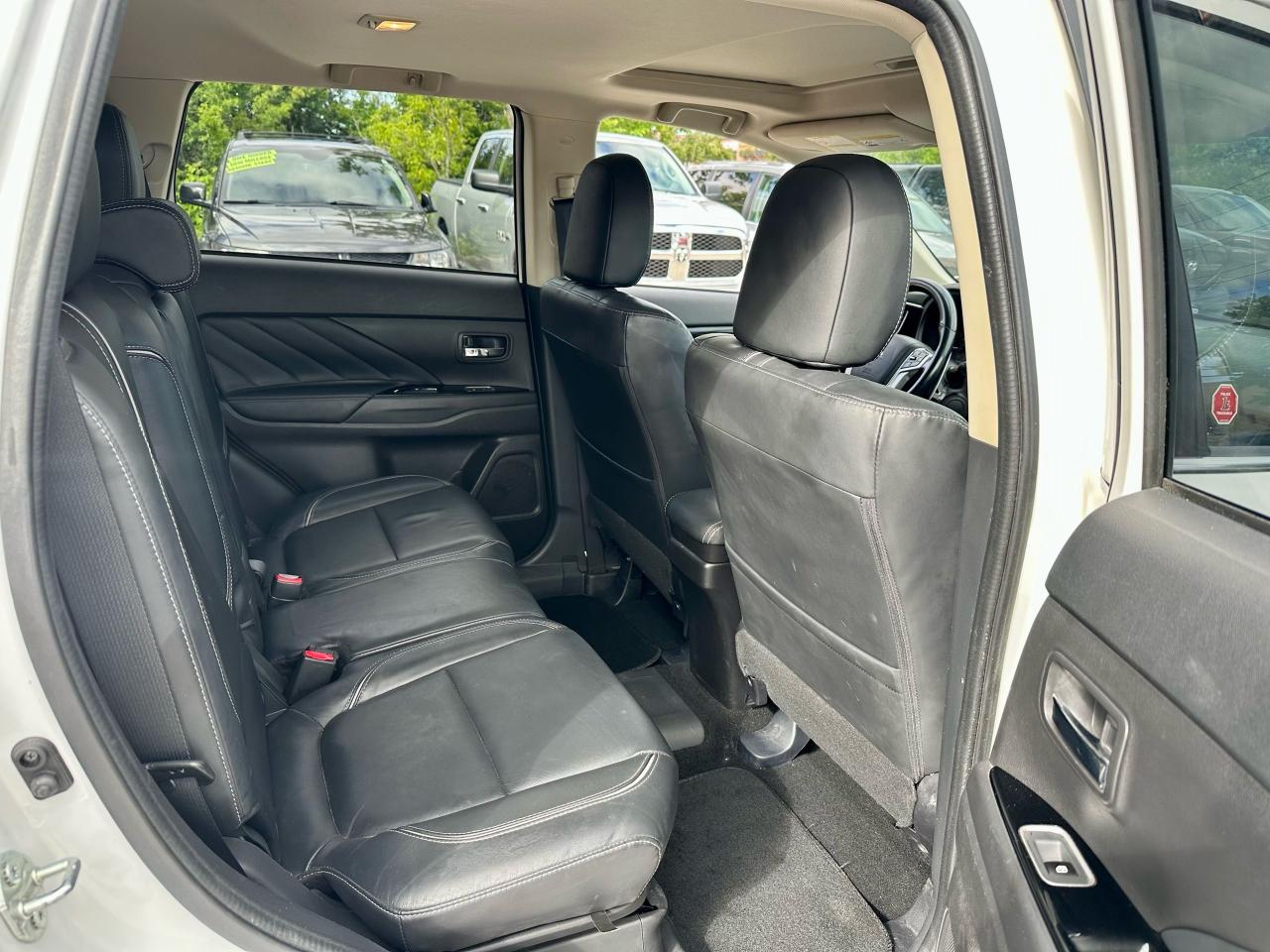 2018 Mitsubishi Outlander PHEV SE Touring - Photo #17