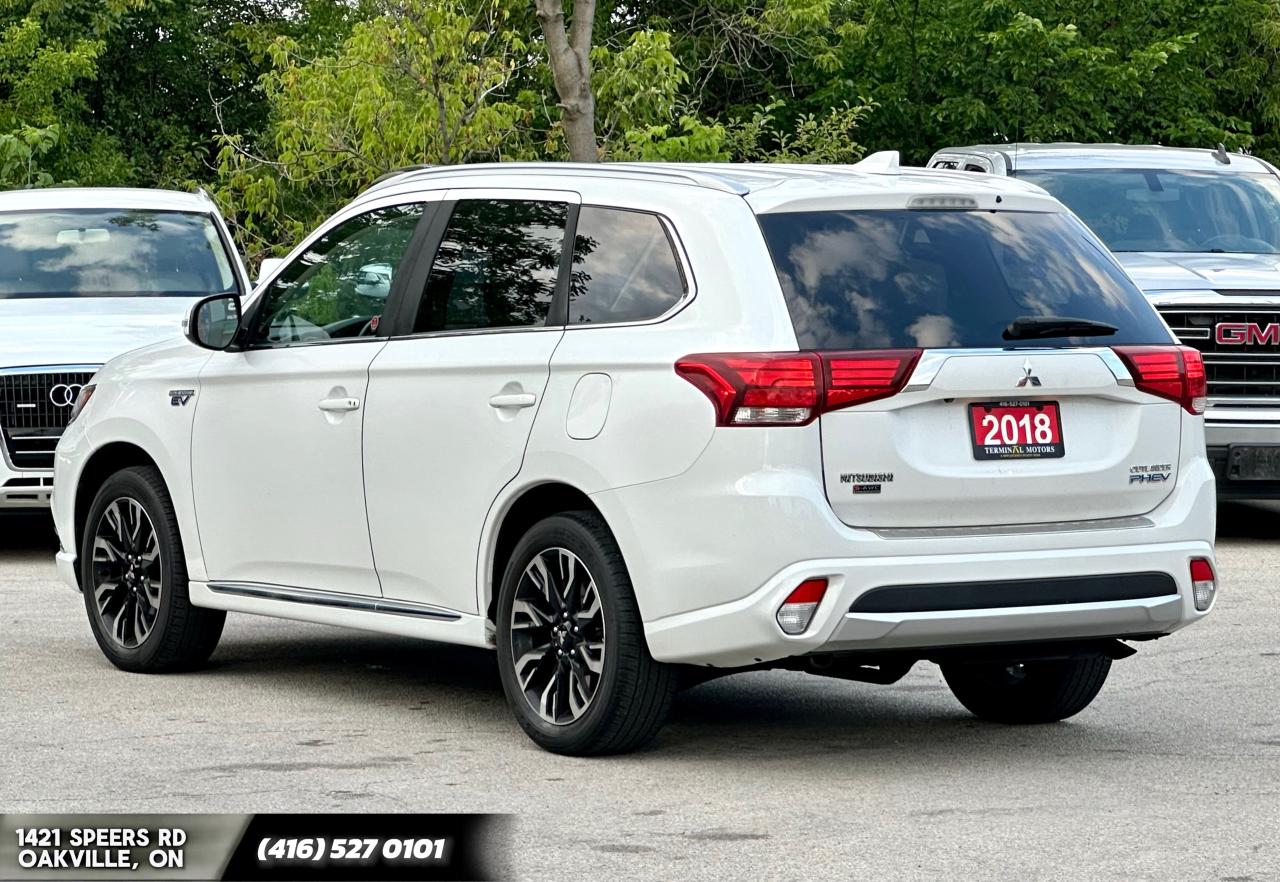 2018 Mitsubishi Outlander SE Touring Photo2
