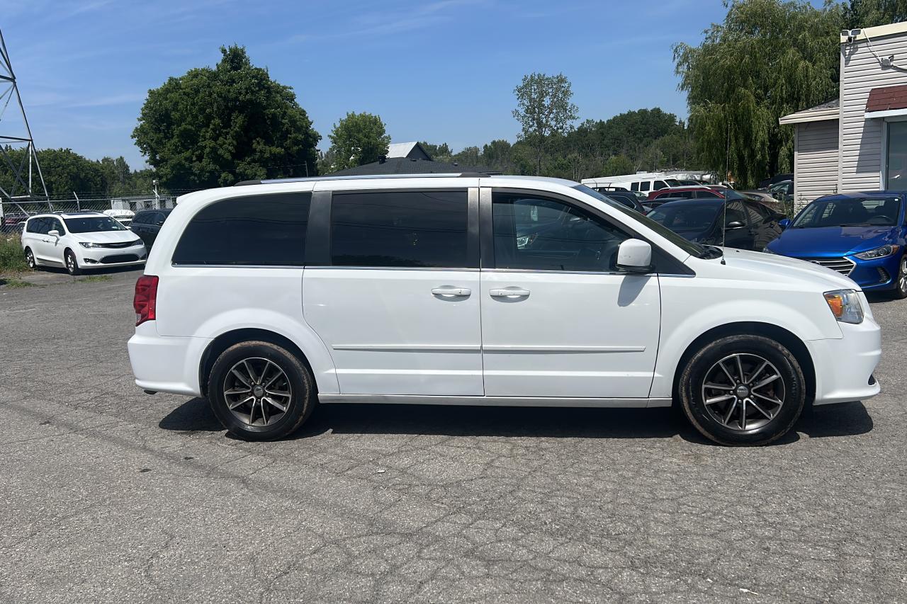 2016 Dodge Grand Caravan SXT Premium Plus - Photo #3