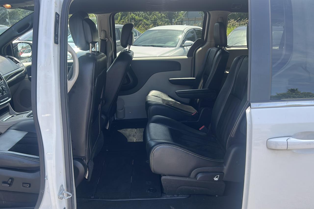 2016 Dodge Grand Caravan SXT Premium Plus - Photo #10
