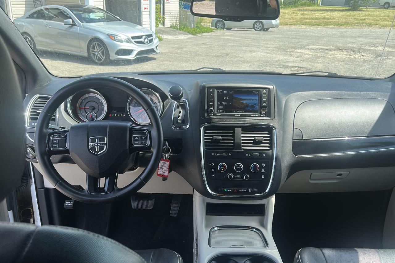 2016 Dodge Grand Caravan SXT Premium Plus - Photo #11