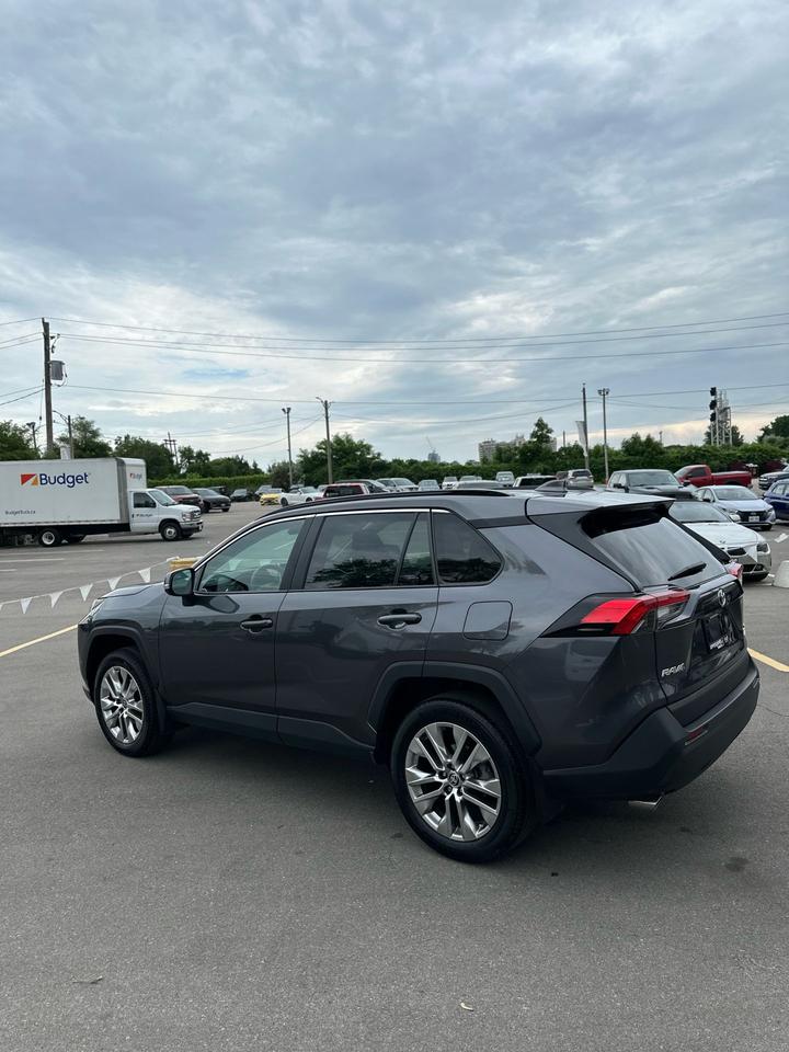 2023 Toyota RAV4 XLE Premium Photo