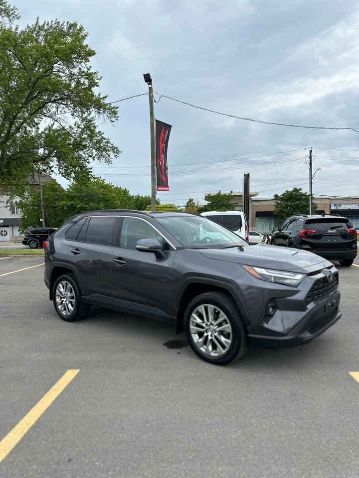 2023 Toyota RAV4 XLE Premium Photo