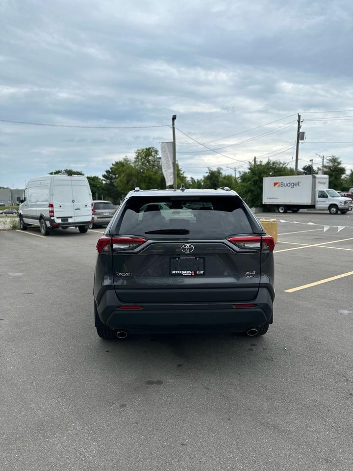 2023 Toyota RAV4 XLE Premium Photo