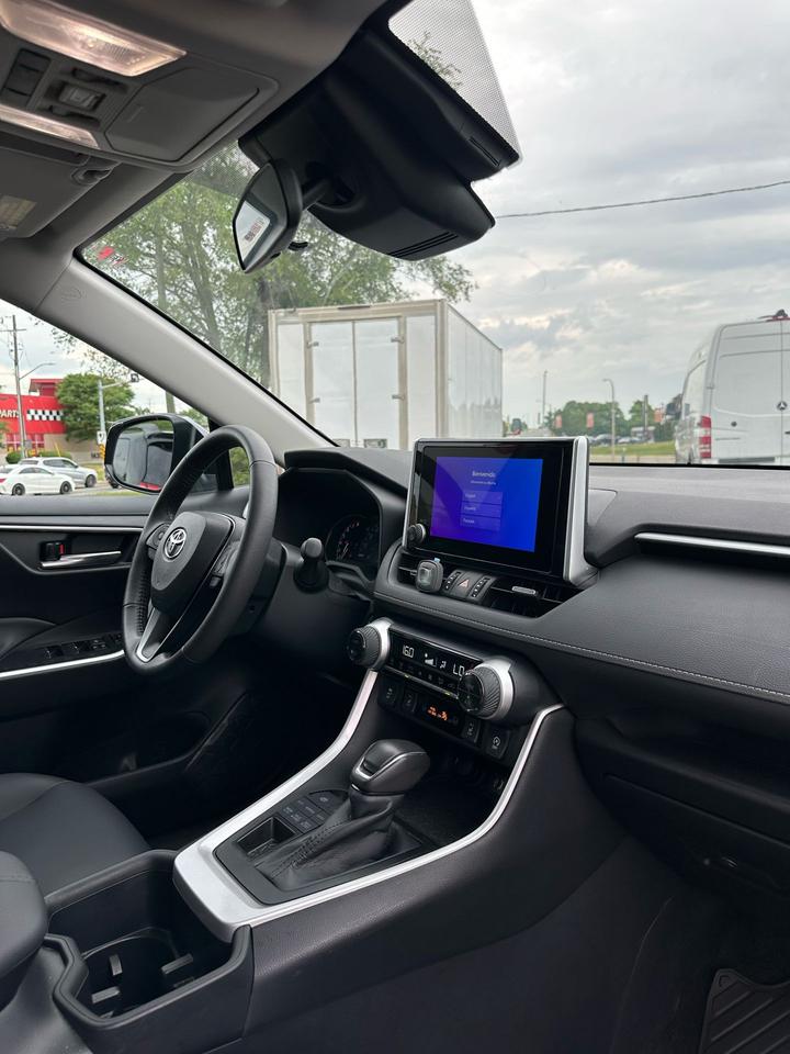 2023 Toyota RAV4 XLE Premium Photo
