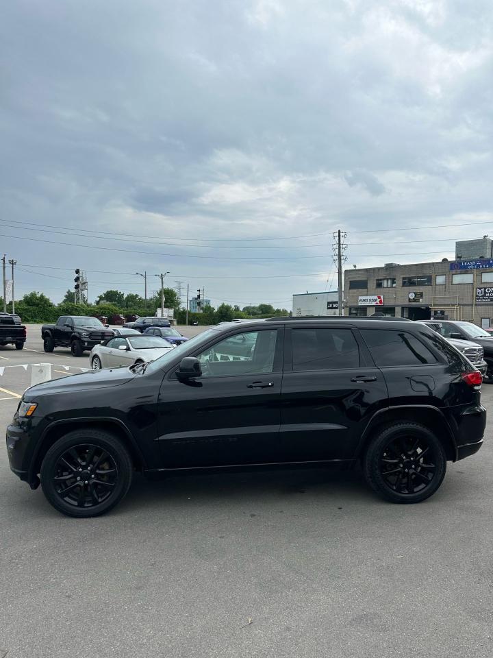 2018 Jeep Grand Cherokee Altitude - Photo #3