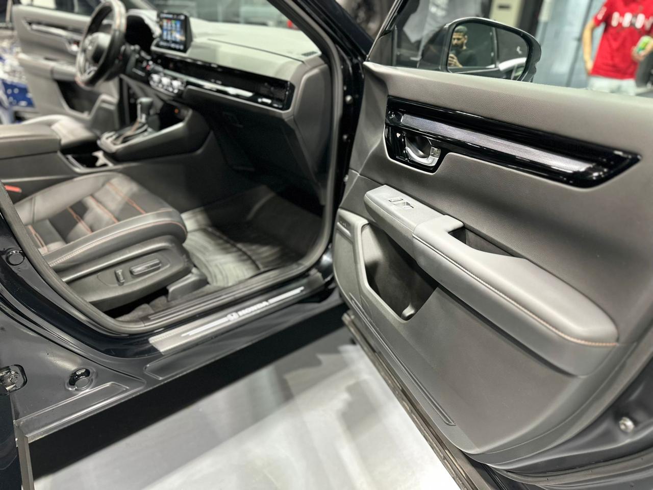 2023 Honda CR-V Touring AWD - Photo #24