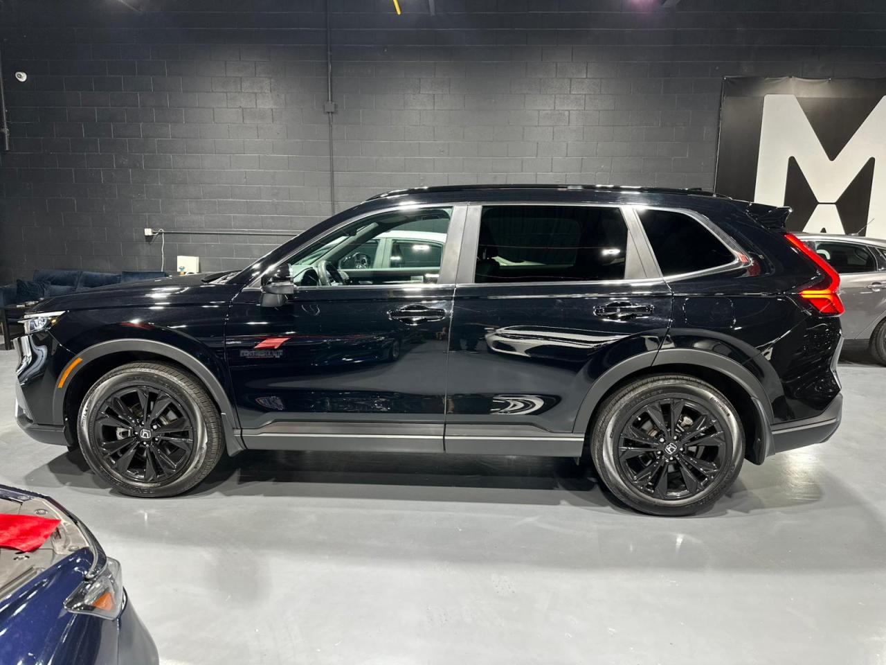 2023 Honda CR-V Touring AWD - Photo #10