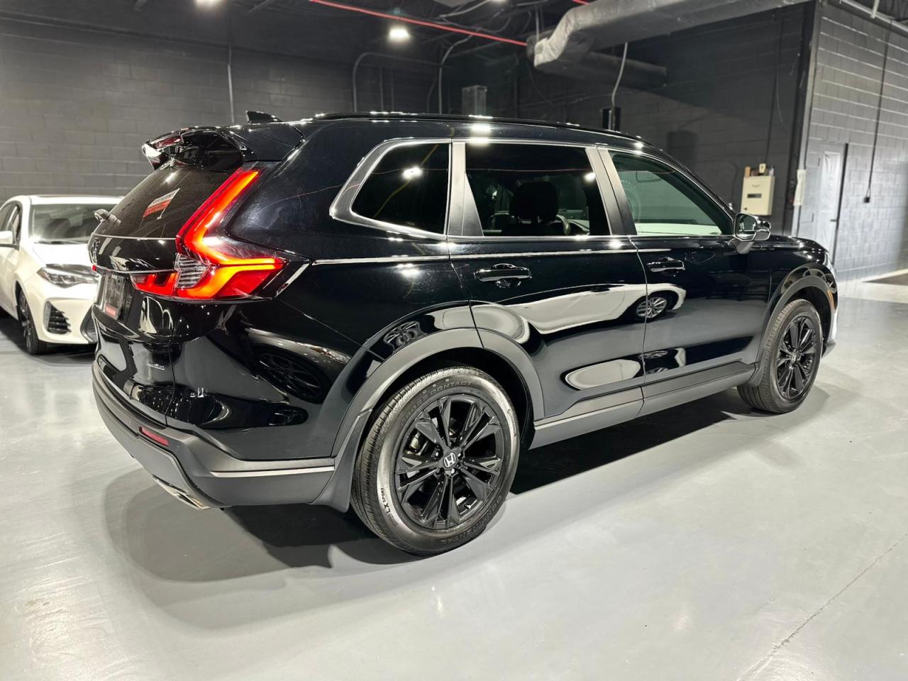 2023 Honda CR-V Touring AWD - Photo #5
