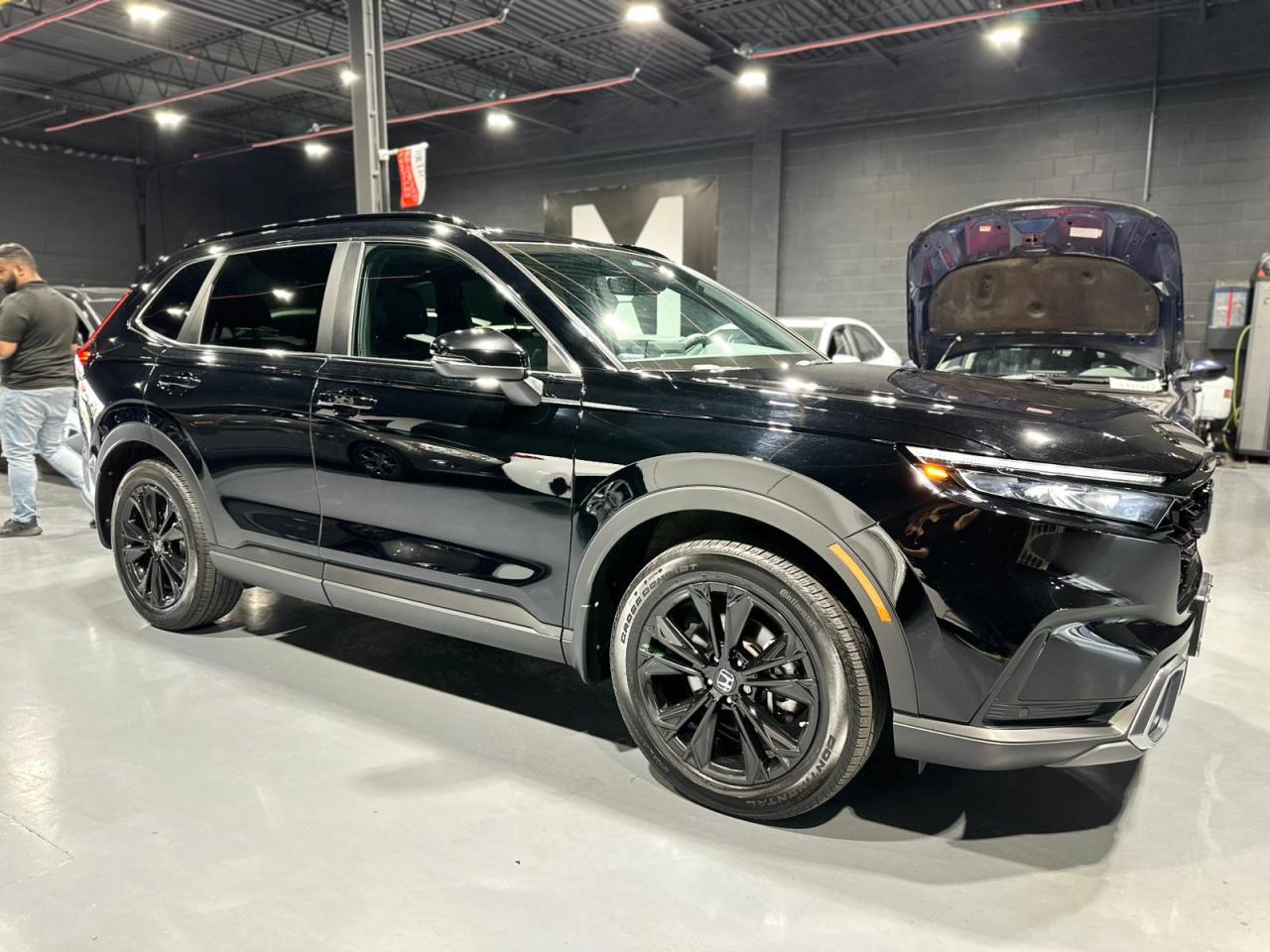 2023 Honda CR-V Touring AWD - Photo #4