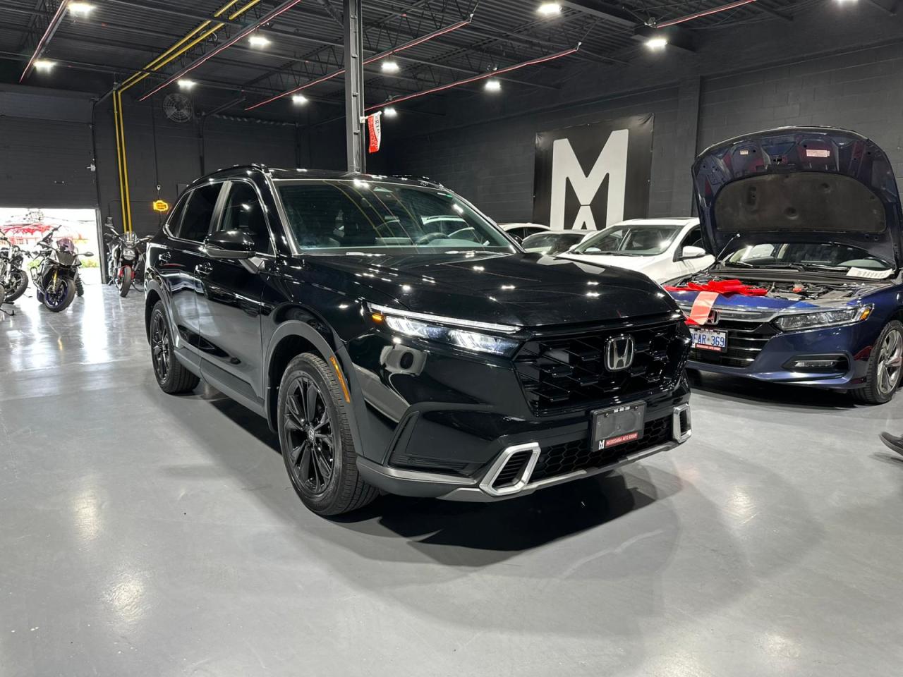 2023 Honda CR-V Touring AWD - Photo #3