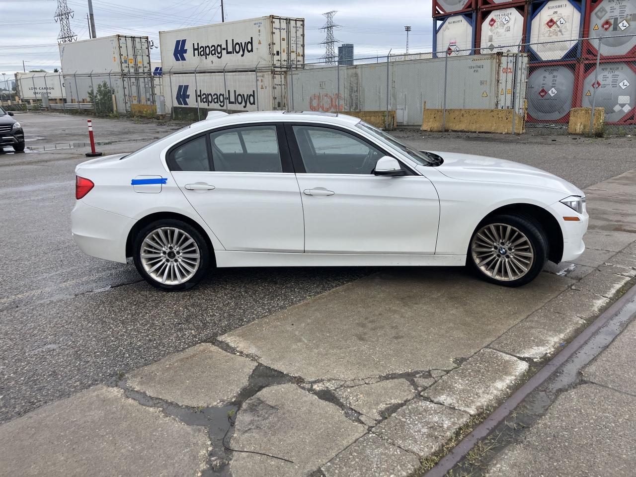 2015 BMW 3 Series 320i xDrive Photo4