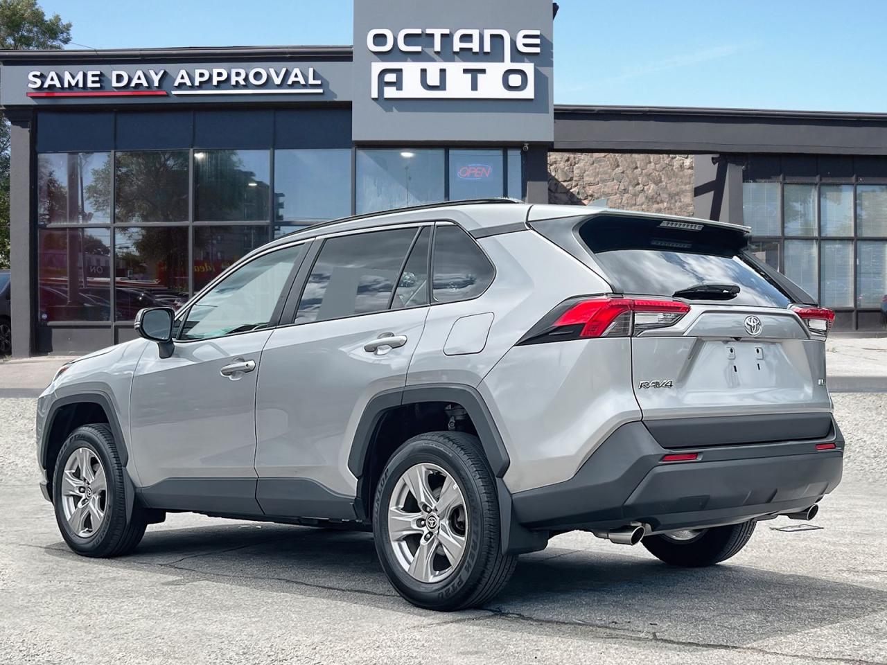 2021 Toyota RAV4 LE - Photo #4