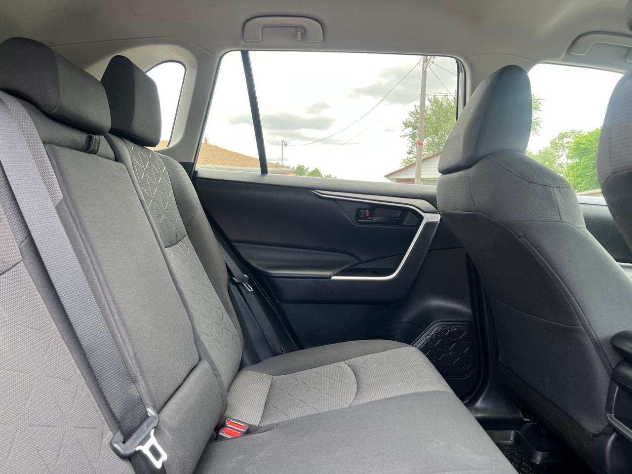 2021 Toyota RAV4 LE - Photo #10