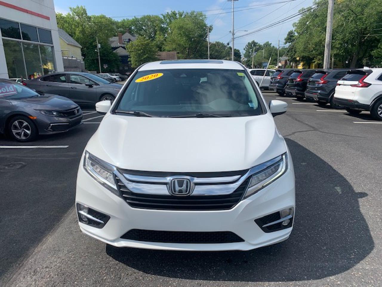 2020 Honda Odyssey Touring Photo2