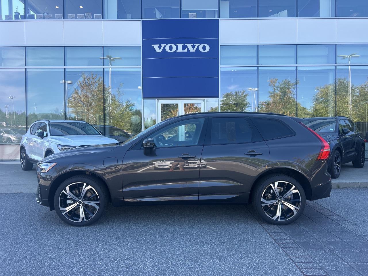 New 2025 Volvo XC60 Plug-In Hybrid T8 AWD Ultra Dark Theme for sale in Surrey, BC