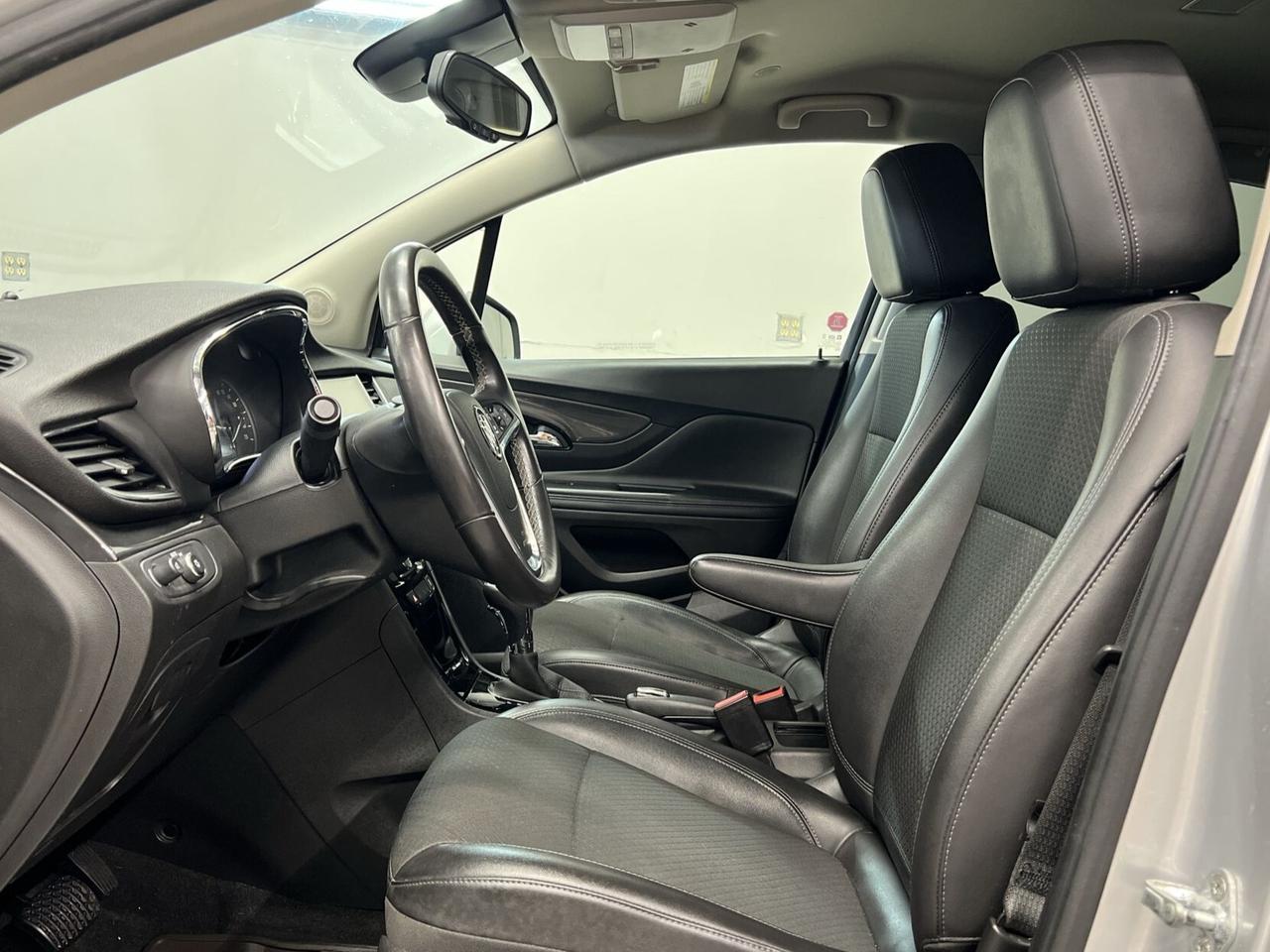 2019 Buick Encore AWD | LEATHER | CARPLAY | 18IN ALLOYS | REAR CAM Photo3