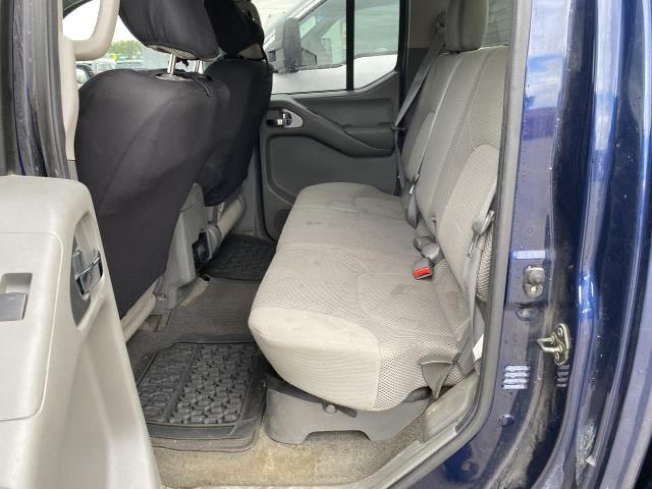 2011 Nissan Frontier SV Crew Cab 4WD LWB - Photo #6
