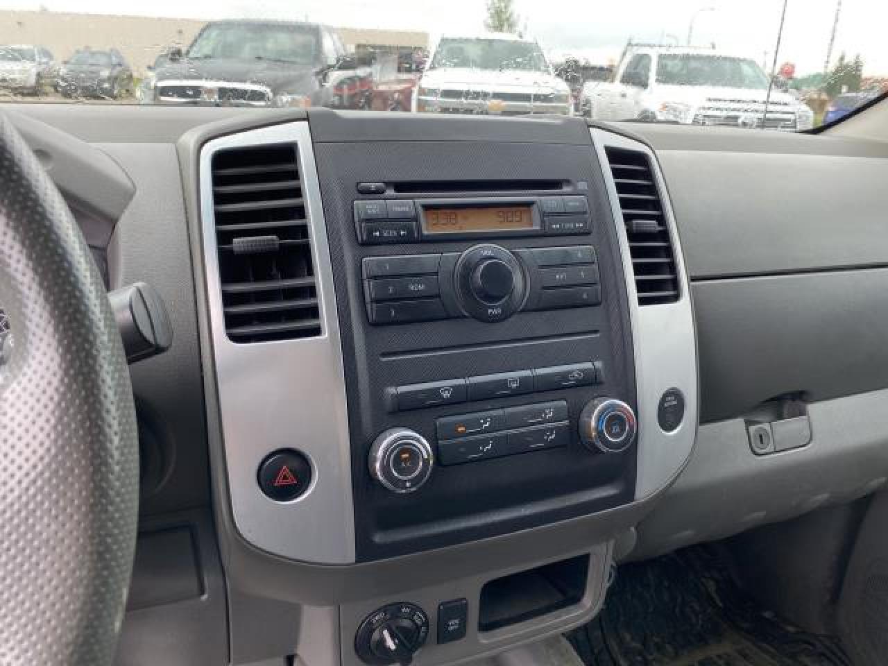 2011 Nissan Frontier SV Crew Cab 4WD LWB - Photo #10