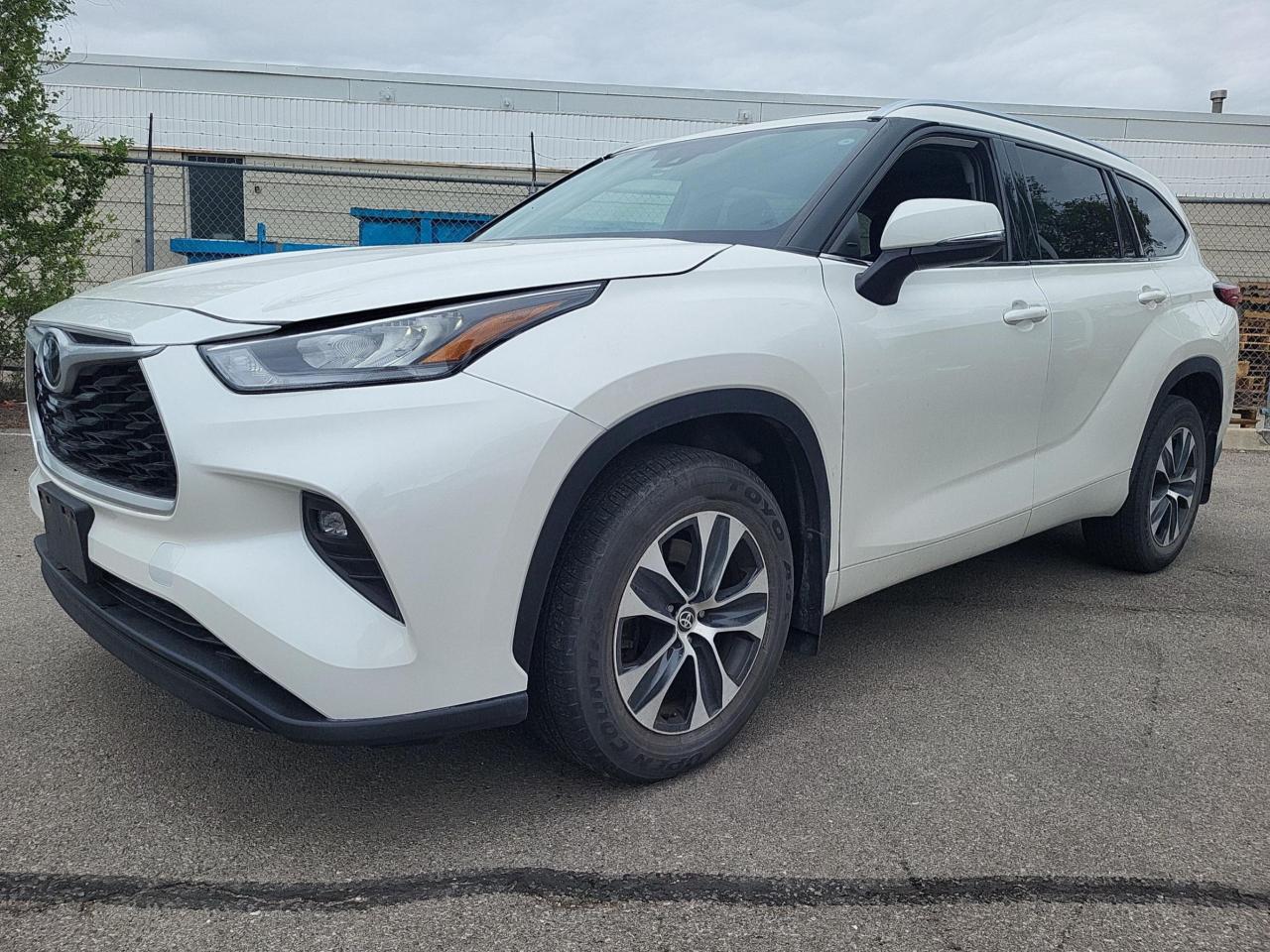 Used 2020 Toyota Highlander XLE-LEATHER-SUNROOF-DRIVER ASSIST-8 PASSENGER for sale in Toronto, ON
