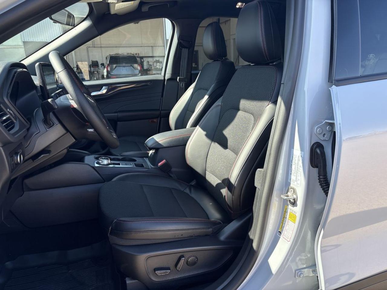 2025 Ford Escape ST-Line 300A Photo5