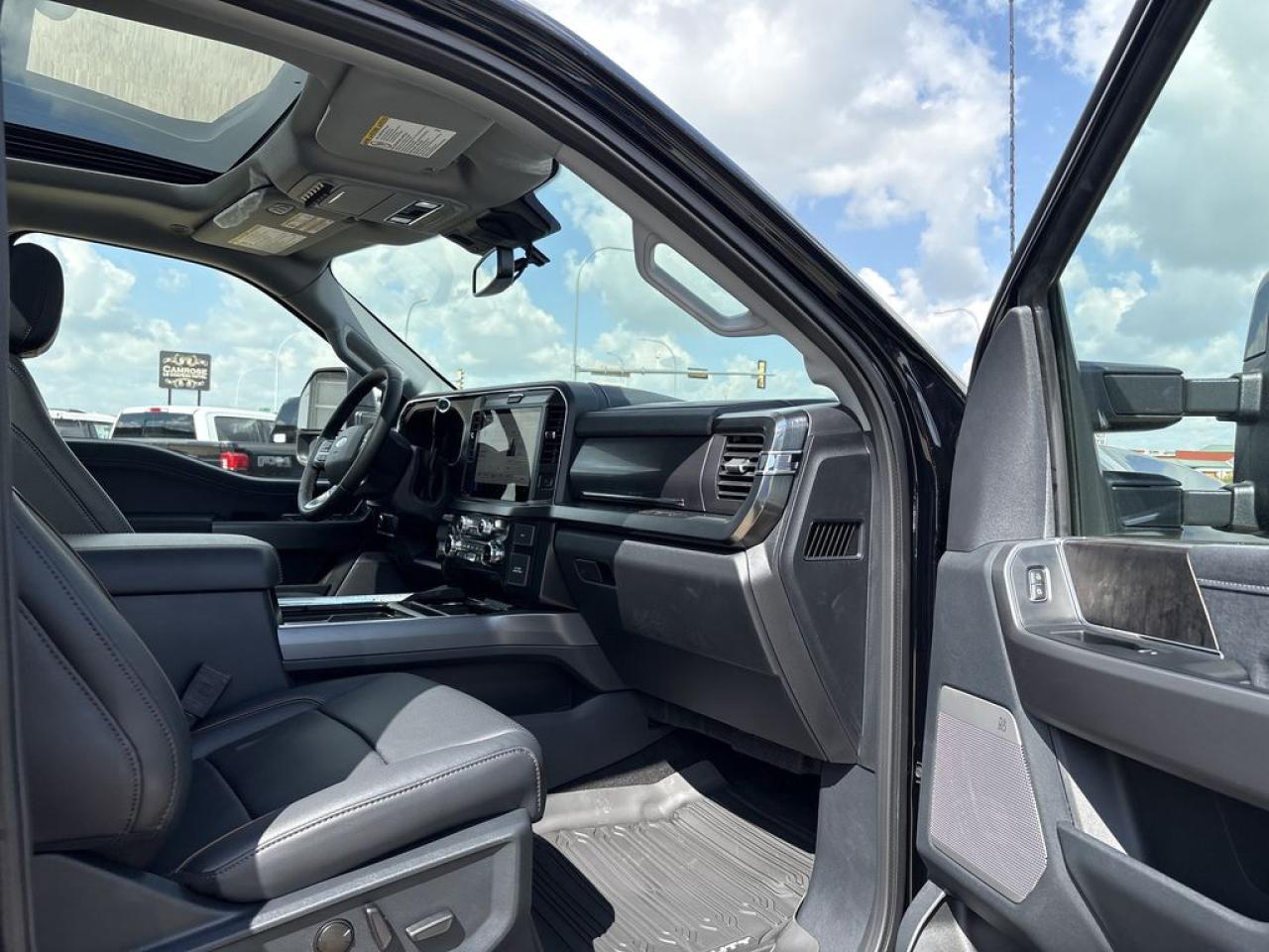 2025 Ford F-350 Super Duty SRW LARIAT 6.8' Box 618A Photo5