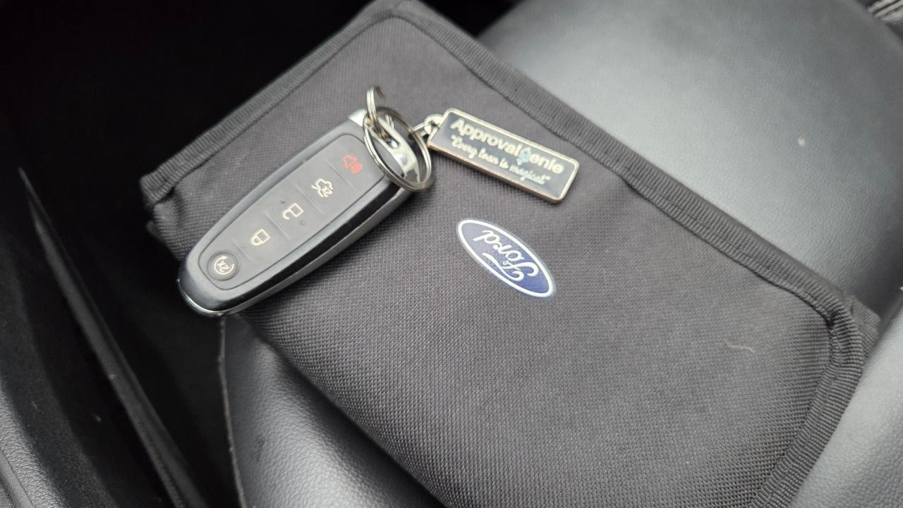 2019 Ford Escape SEL 4WD - Photo #16