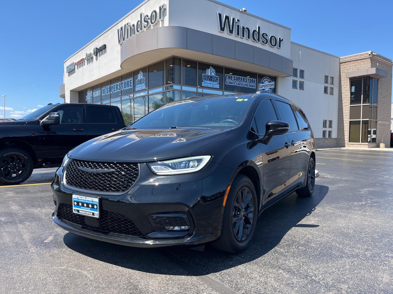 Used 2022 Chrysler Pacifica S PKG / HTD SEATS& WHEEL / ADVANCED SAFETY for sale in Windsor, ON