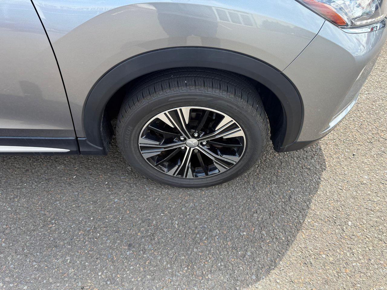 2019 Mitsubishi Eclipse Cross SE Photo3